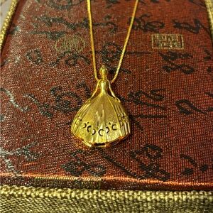 Vintage Inspired Gold Pendant Necklace 18K Gold Plated Elegant Design